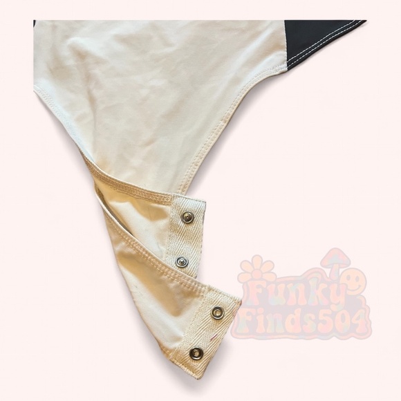 Le Lis NWOT Black Ivory Colorblock Sweetheart Neck Bodysuit Size M - Picture 4 of 6